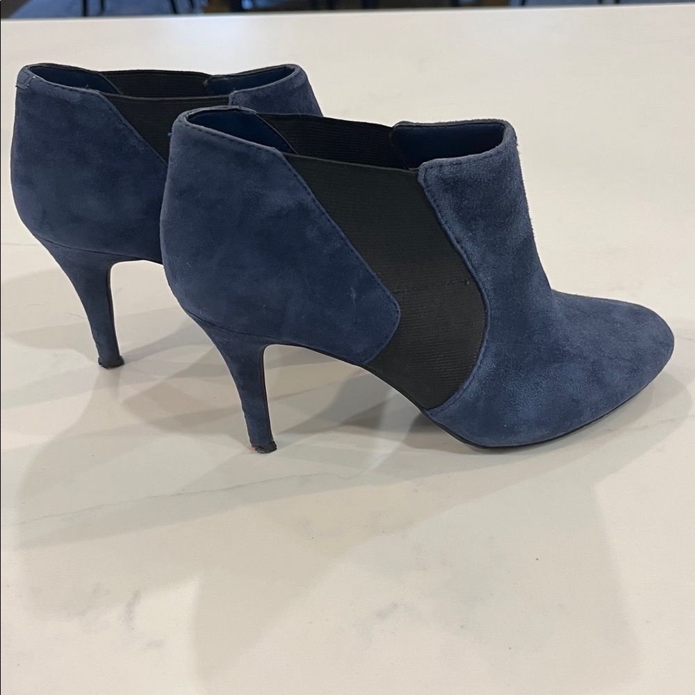 Arturo Chiang Marcey Blue Suede Ankle Boots size 8